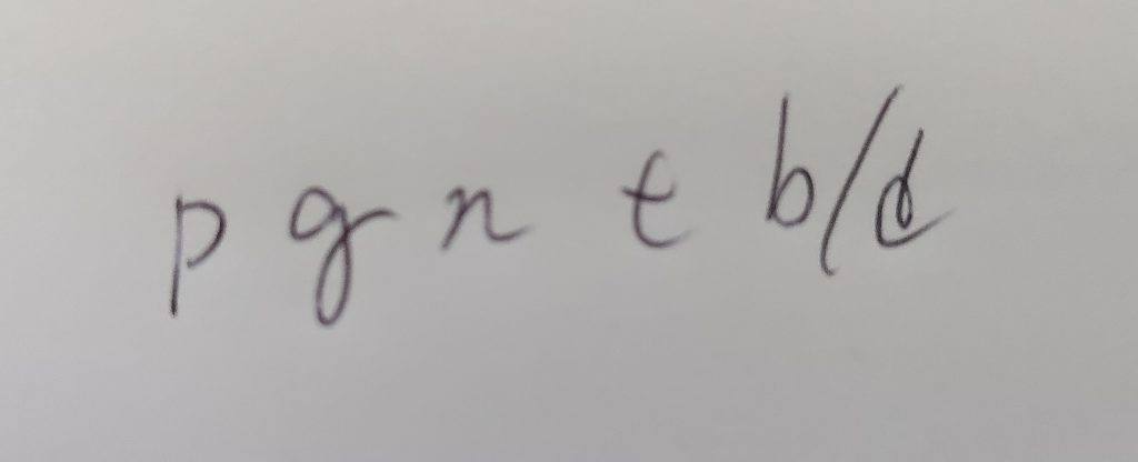 Model note-taking for "Please gather near the briefing desk."